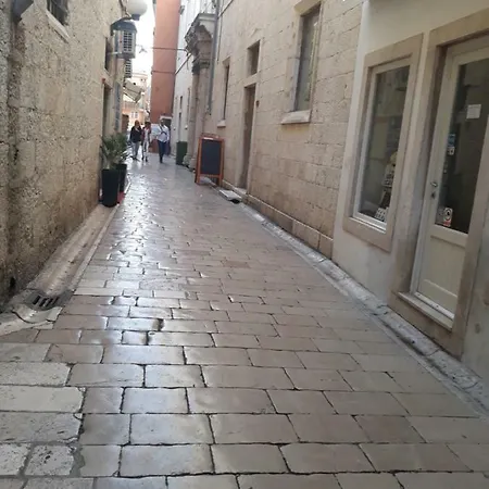 Old Town Paradise زادار
